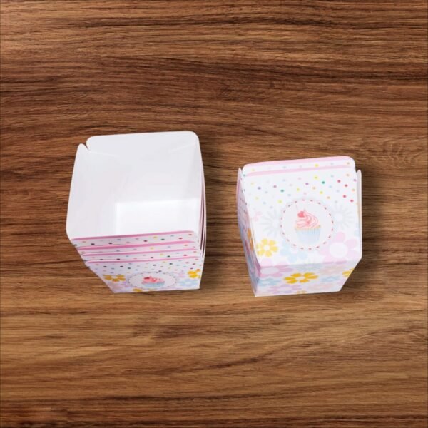 Square Design Cup Cake Linear